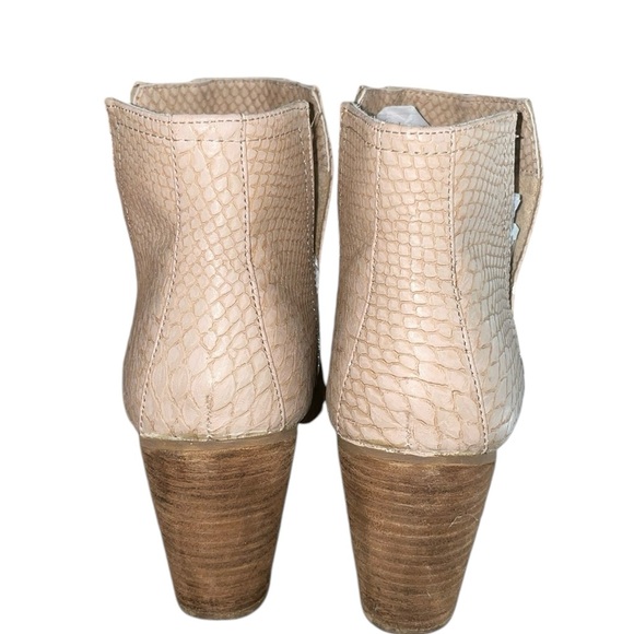 NOT RATED Lizard Texture Vegan Leather Chelsea Boots - EUC - Picture 3 of 5